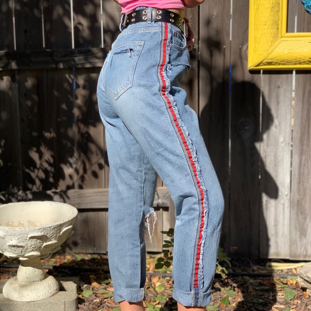 COTTON ON high 90’s jeans with red stripe size 4